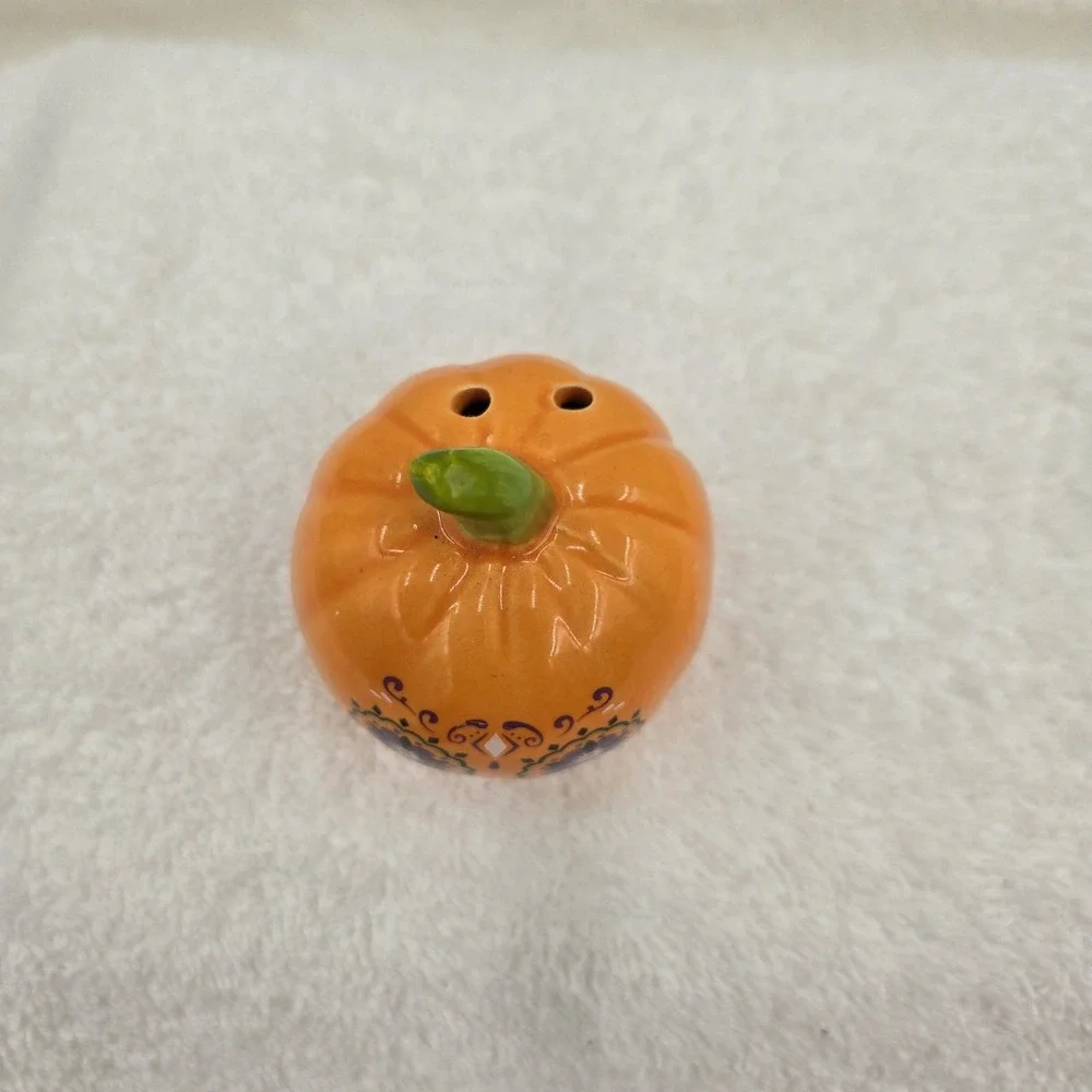 Cracker Barrel  Day Of The Dead Sugar Skull Ceramic Pumpkins Salt & Pepp Shakers